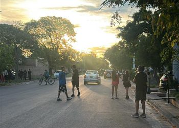 Susto, corridas y violencia en Constitución tras un partido de fútbol