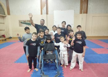 Alumnos de Karate Kaizen Shukokai San Rafael donan silla de ruedas a Hidrokinesia