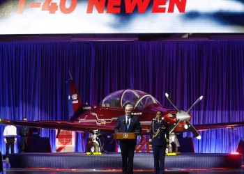 Chile presenta el T-40 Newén: así es el primer avión fabricado en el país con tecnología similar al F-16 de Argentina