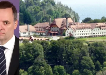 Polémica por otro viaje de Manuel Adorni: el lujoso hotel de la cordillera donde se hospedó