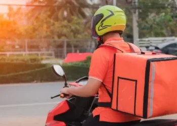 Alerta provincias: jueces podrían declarar en relación de dependencia a trabajadores de Apps de viajes y reparto