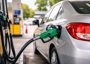 Una entidad bancaria brinda hasta $20.000 de reintegro para cargar nafta: cómo aprovecharlo