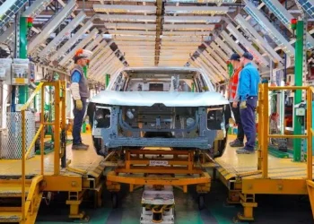 La economía sufrió un freno en febrero y la industria volvió a ser el sector más golpeado, con caídas de hasta 11%