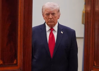 Trump agitó mercados y el feriado protege a Argentina