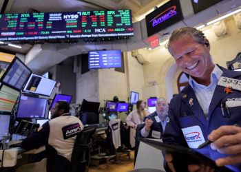 El petróleo cae a US$95 y las bolsas del mundo repuntan por la tregua en Medio Oriente