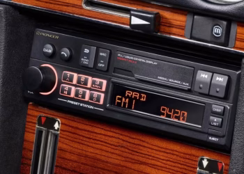 Si guardaste el viejo estéreo del auto, tenés un tesoro: así se convierte en una pieza de colección