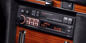 Si guardaste el viejo estéreo del auto, tenés un tesoro: así se convierte en una pieza de colección