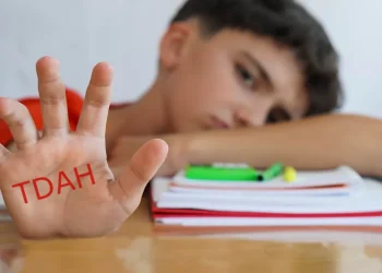 Madre reclamó a su obra social la demora en la atención de su hijo con TDAH