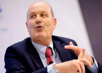 Sturzenegger afirmó que el Gobierno busca alcanzar los niveles salariales de Japón y Polonia