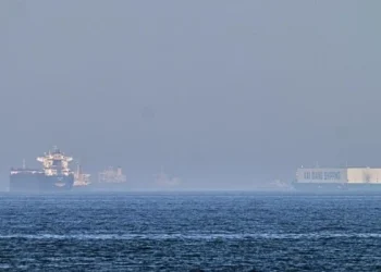 Estados Unidos dispara contra buques petroleros iraníes en medio de las tensiones en el estrecho de Ormuz