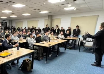 Milei dio una charla sobre economía a alumnos de la Universidad de San Andrés