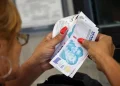 El alza de los gastos fijos incrementó su presión sobre los ingresos de los argentinos en marzo