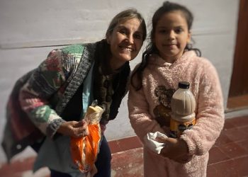 “Abrigá unos piecitos”: una campaña solidaria busca reunir medias y abrigo para niños y familias de San Rafael