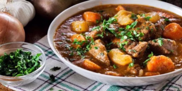 Más allá del locro: la receta definitiva del guiso carrero para sorprender este 25 de Mayo