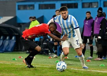 Racing empató 2-2 con Caracas de local y quedó eliminado de la Sudamericana