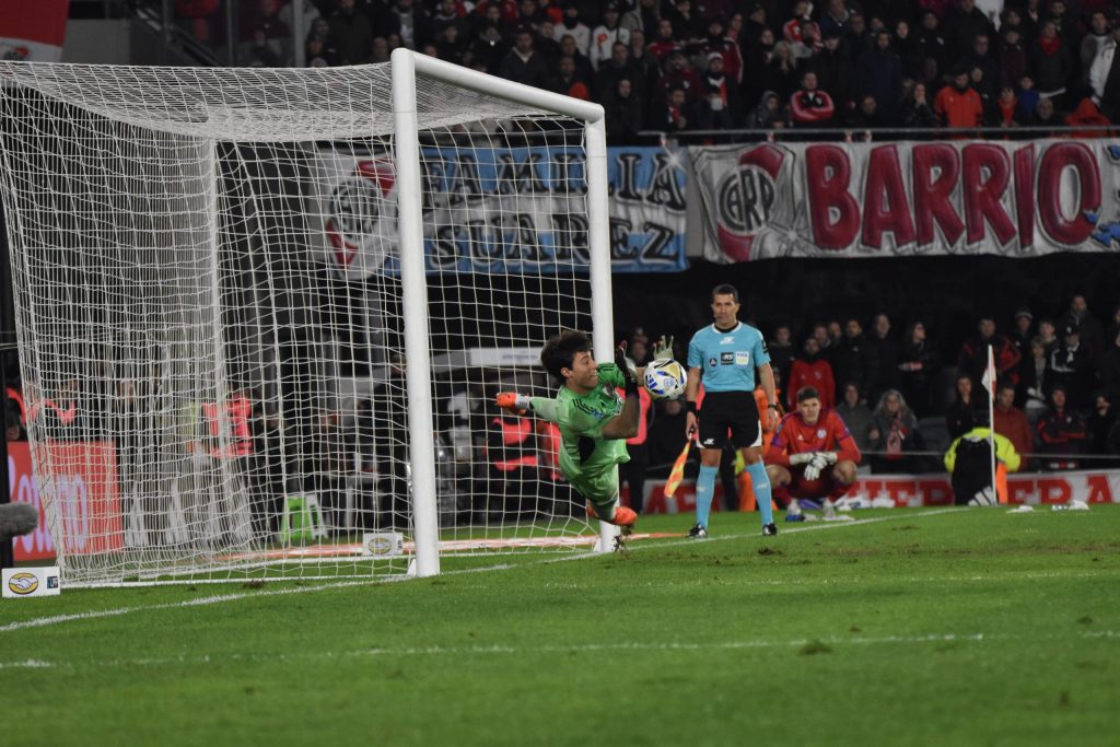 River eliminó a San Lorenzo por penales y festejó en el Monumental