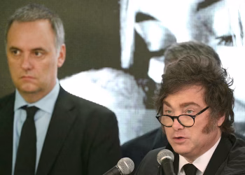 Milei afirma que no removerá a Adorni: el trasfondo de la decisión y el miedo de los ministros a alzar la voz