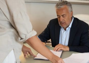 Cornejo promulgó la reforma constitucional que consagra las autonomías municipales
