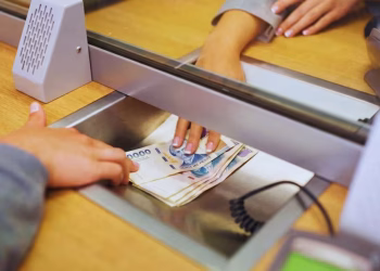 Créditos: Bajan tasas para empresas, pero no para las personas