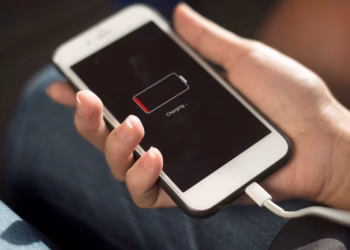 Los expertos en tecnología coinciden: este es el error que todos cometen al cargar el celular
