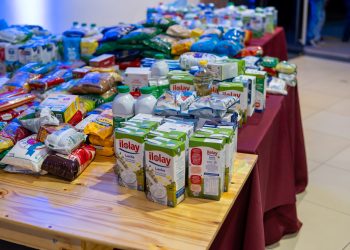 Más de 700 litros de leche y alimentos fueron destinados a instituciones tras el concierto de la Filarmónica