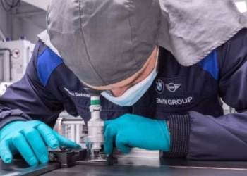 BMW sorprendió con un nuevo modelo de IA para optimizar el proceso productivo de las baterías