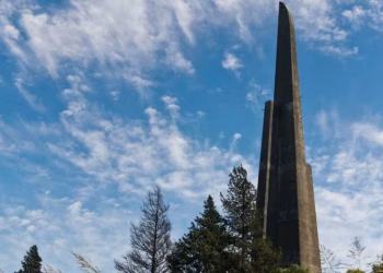 Murió en un accidente y construyeron el monumento más alto de Argentina arriba de sus restos: la trágica historia de Myriam Stefford