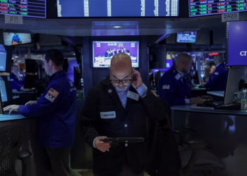 Jornada financiera: las acciones argentinas cayeron hasta 9% en Wall Street y subieron el dólar y el riesgo país
