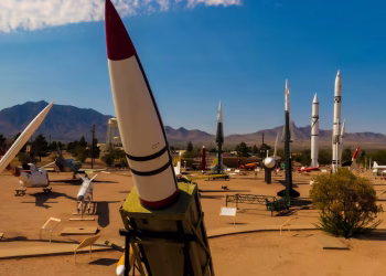 El país de América Latina que busca liderar la industria militar con el desarrollo de su propio misil balístico táctico