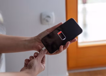 Por qué se calienta el cargador del celular y cómo evitarlo