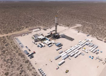 YPF presentó un proyecto de inversión de USD 25.000 millones para acelerar el desarrollo de Vaca Muerta