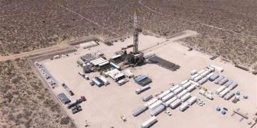 YPF presentó un proyecto de inversión de USD 25.000 millones para acelerar el desarrollo de Vaca Muerta