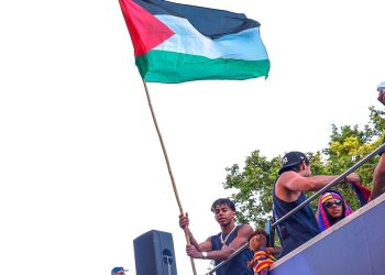 Lamine Yamal celebró el título del Barcelona con la bandera de Palestina y desató una polémica en España