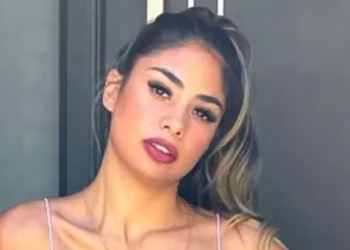 Daniela Celis mostró cómo se baña y la fulminaron por un detalle: “¿Por qué te hiciste eso?“