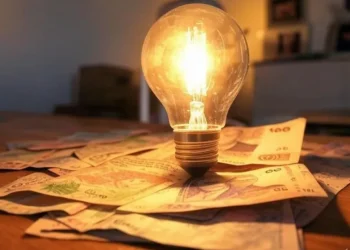 Autorizaron un fuerte aumento de la luz en Mendoza: de cuánto será
