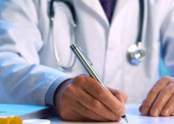 El gobierno avanza con reformas para limitar las recetas médicas sólo a especialistas de cada área