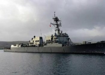 Una fragata de la Armada estadounidense fue alcanzada por dos misiles iraníes