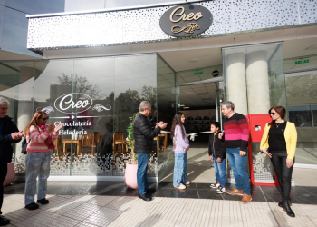 Exterminal: empiezan a abrir locales y el intendente Omar Félix compartió la inauguración de uno de ellos