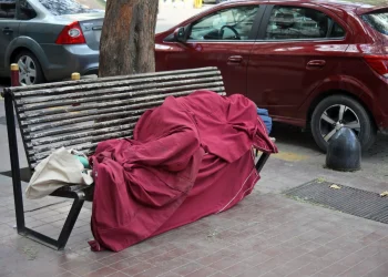 El gobierno les pidió a los municipios más lugares para alojar personas en situación de calle