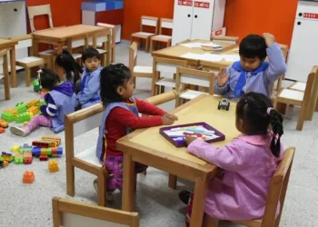 Primera infancia en riesgo: solo 4 de cada 10 niños de contextos vulnerables asisten al jardín a los 3 años