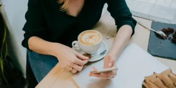 La inédita economía de los jóvenes «ratones profesionales»: ahorro extremo y gastos de lujo