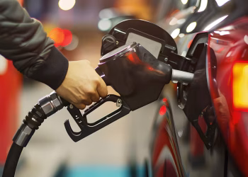 Lanzaron descuentos del 25% y reintegros de hasta $20.000 en nafta y gasoil en mayo de 2026