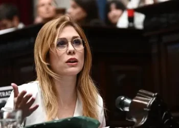 Denunciaron a Lilia por difundir las fotos eróticas junto a su ex