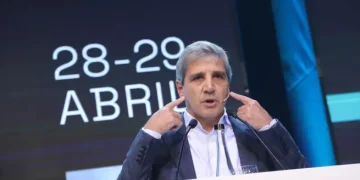 Luis Caputo podría tener problemas para poner en marcha una medida clave de la reforma laboral