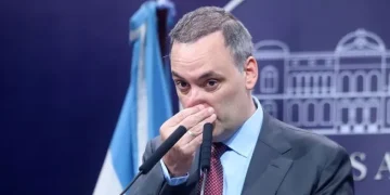 Crisis sin fin del gobierno: ahora piden la detención de Manuel Adorni por «apretar a un testigo»