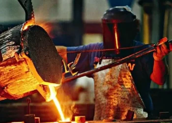 La industria metalúrgica cayó fuerte en abril y el uso de la capacidad instalada tocó un nuevo mínimo de cuatro años