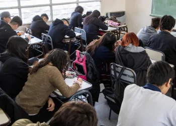 El futuro en duda: la incertidumbre laboral de los adolescentes creció 30 puntos en cuatro años