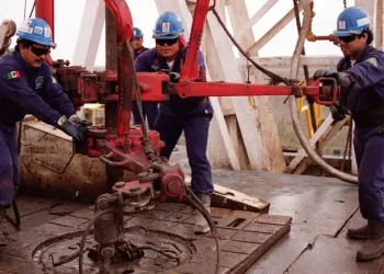 Cuánto cobra un petrolero de Vaca muerta: los sueldos con aumento desde mayo 2026