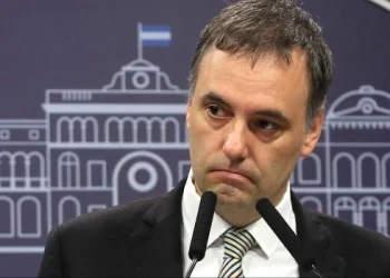 “Manuel Adorni renunció por cuestiones personales”, afirmo Ravier