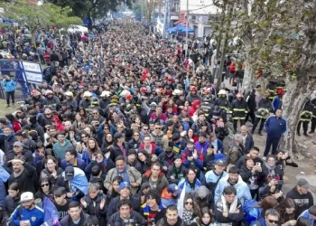 Multitudinario adiós al Indio Solari en la última misa ricotera en Avellaneda